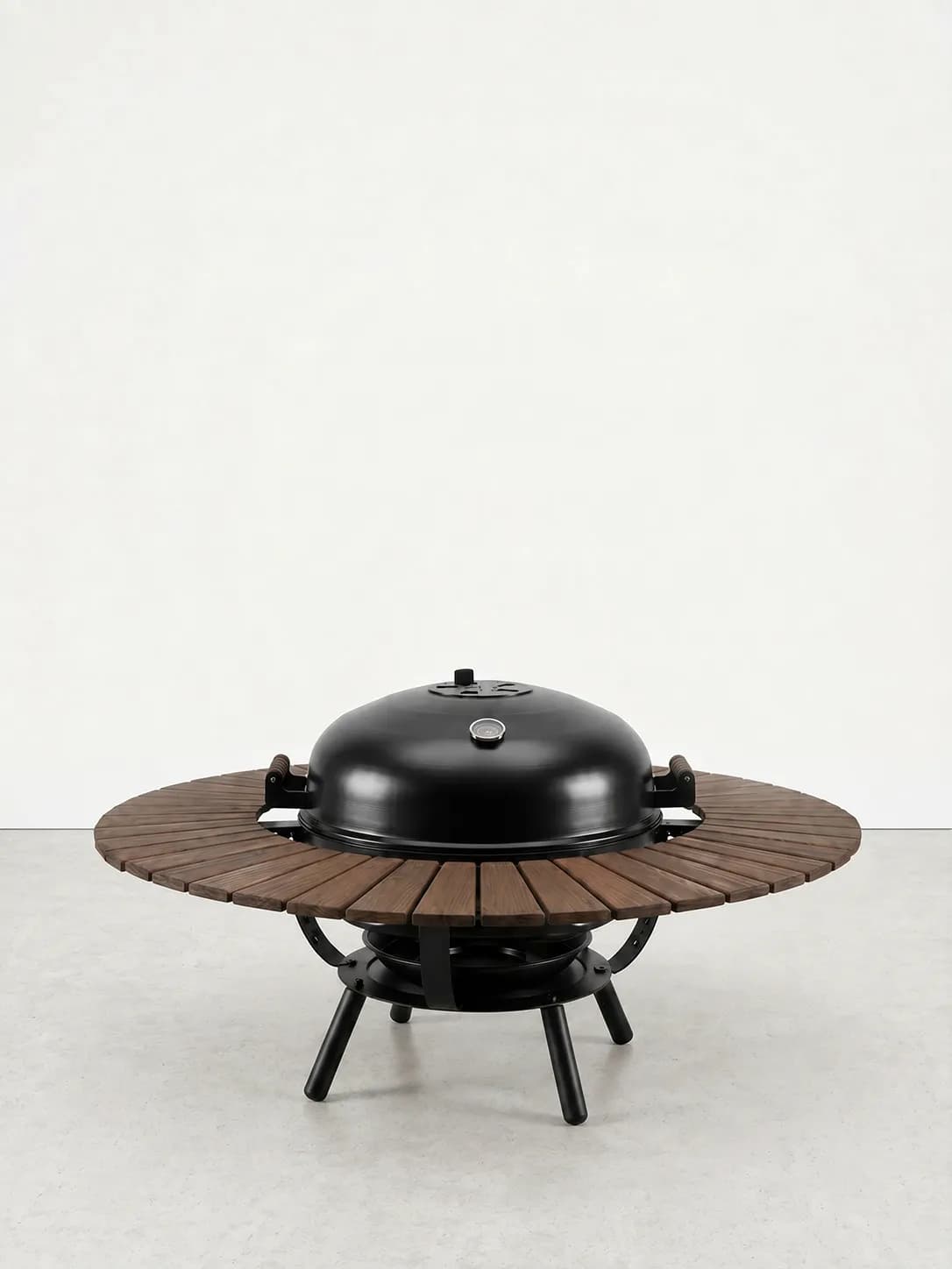 BAZZ360 Lounge + Masa bahçe barbekü modeli — Kısa ayak modu + tabla, kapaklı kömür barbeküsü